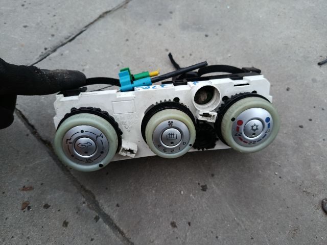 bontott MITSUBISHI COLT Fűtéskapcsoló (manuális klímás)