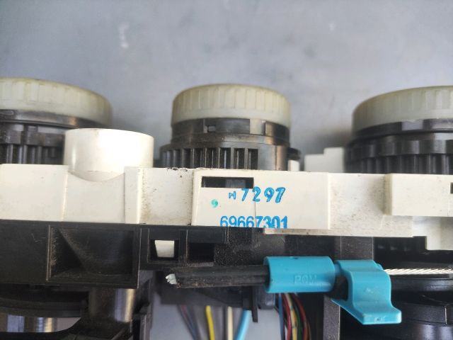 bontott MITSUBISHI COLT Fűtéskapcsoló (manuális klímás)