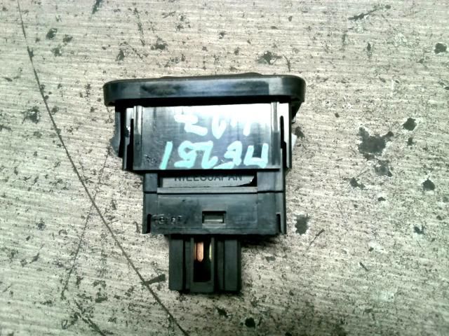 bontott MITSUBISHI COLT Hátsó Ködzárófény Kapcsoló