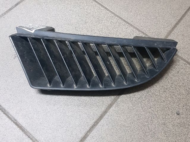 bontott MITSUBISHI COLT Hűtőrács