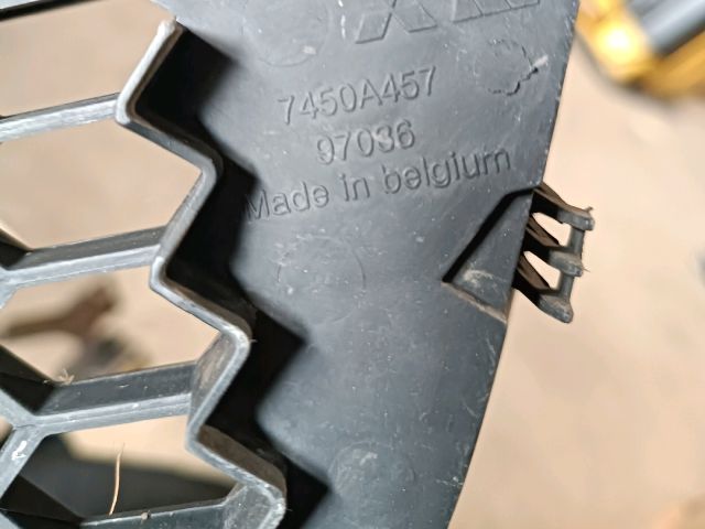 bontott MITSUBISHI COLT Hűtőrács