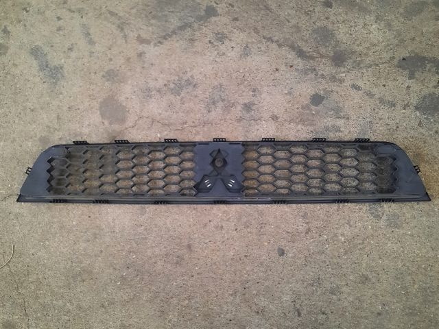 bontott MITSUBISHI COLT Hűtőrács