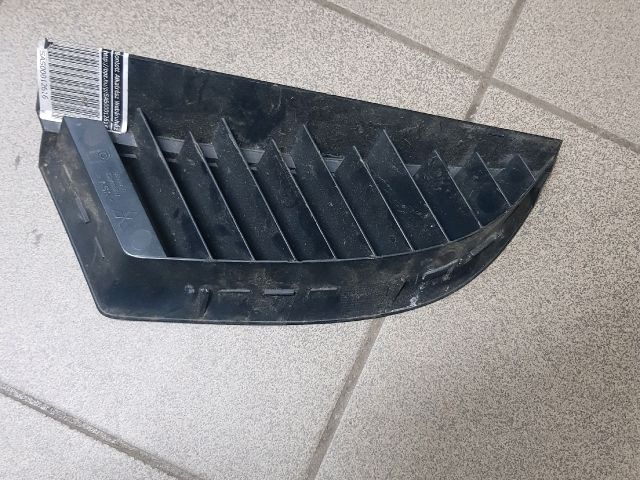 bontott MITSUBISHI COLT Hűtőrács