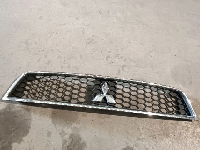 bontott MITSUBISHI COLT Hűtőrács