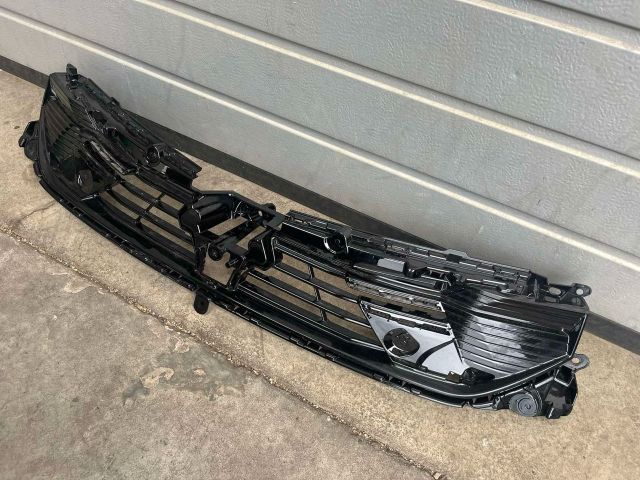 bontott MITSUBISHI COLT Hűtőrács