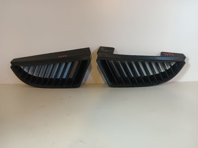 bontott MITSUBISHI COLT Hűtőrács