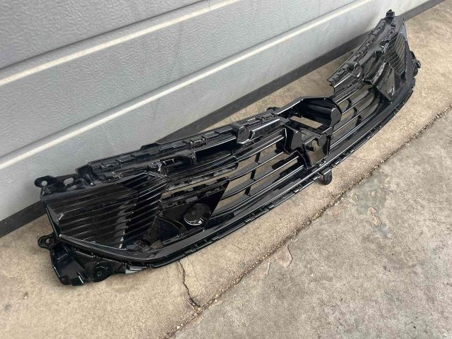 bontott MITSUBISHI COLT Hűtőrács