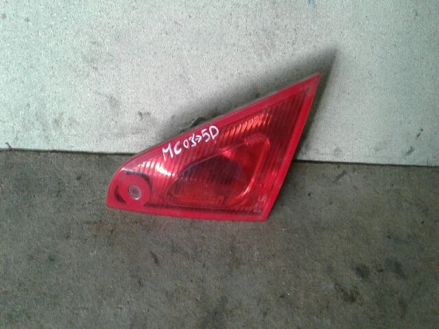 bontott MITSUBISHI COLT Jobb Belső Hátsó Lámpa