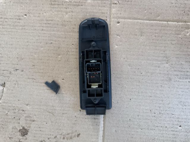 bontott MITSUBISHI COLT Jobb első Ablakemelő Kapcsoló