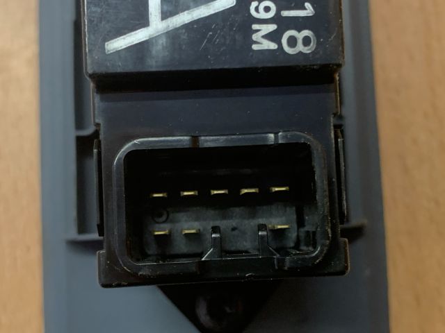 bontott MITSUBISHI COLT Jobb első Ablakemelő Kapcsoló