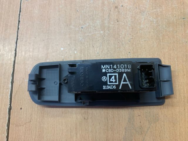 bontott MITSUBISHI COLT Jobb első Ablakemelő Kapcsoló