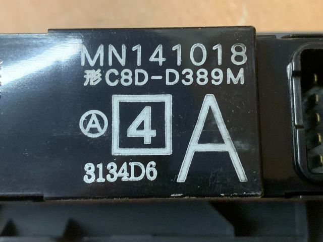 bontott MITSUBISHI COLT Jobb első Ablakemelő Kapcsoló