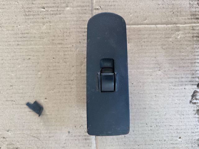 bontott MITSUBISHI COLT Jobb első Ablakemelő Kapcsoló