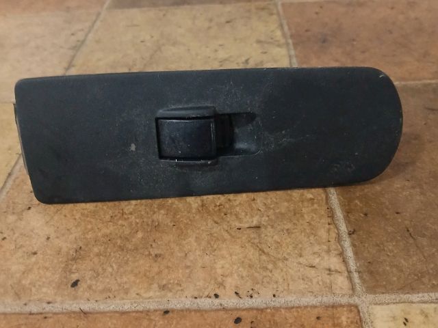 bontott MITSUBISHI COLT Jobb első Ablakemelő Kapcsoló