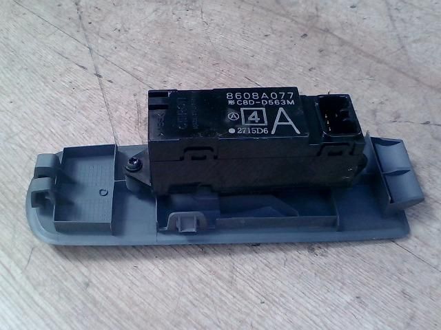 bontott MITSUBISHI COLT Jobb első Ablakemelő Kapcsoló