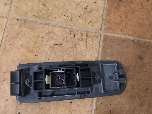 bontott MITSUBISHI COLT Jobb első Ablakemelő Kapcsoló