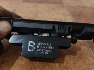 bontott MITSUBISHI COLT Jobb első Ablakemelő Kapcsoló