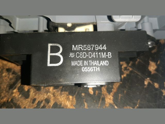 bontott MITSUBISHI COLT Jobb első Ablakemelő Kapcsoló