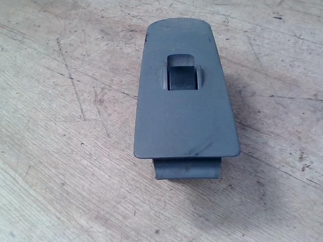 bontott MITSUBISHI COLT Jobb első Ablakemelő Kapcsoló