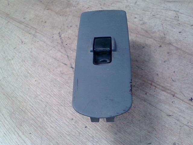 bontott MITSUBISHI COLT Jobb első Ablakemelő Kapcsoló