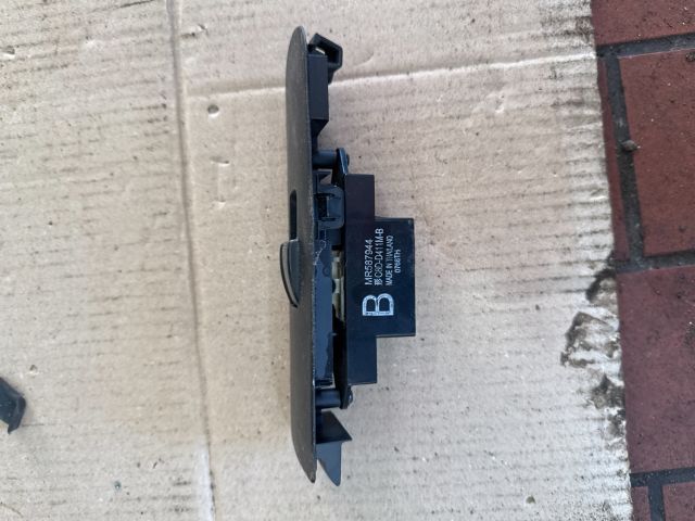 bontott MITSUBISHI COLT Jobb első Ablakemelő Kapcsoló