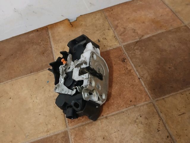 bontott MITSUBISHI COLT Jobb első Ajtózár