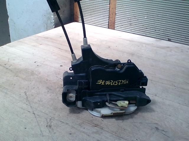 bontott MITSUBISHI COLT Jobb első Ajtózár