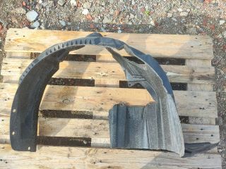 bontott MITSUBISHI COLT Jobb első Dobbetét (Kerékjárati, Műanyag)