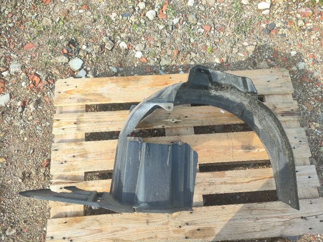 bontott MITSUBISHI COLT Jobb első Dobbetét (Kerékjárati, Műanyag)