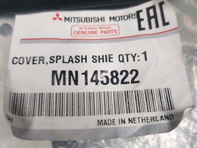 bontott MITSUBISHI COLT Jobb első Dobbetét (Kerékjárati, Műanyag)