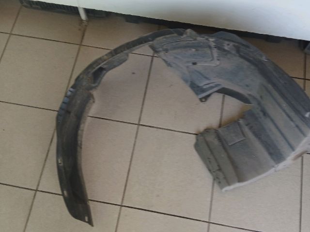 bontott MITSUBISHI COLT Jobb első Dobbetét (Kerékjárati, Műanyag)