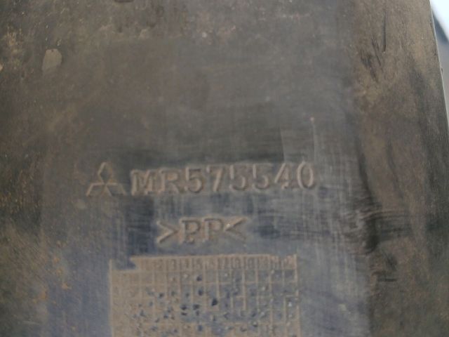 bontott MITSUBISHI COLT Jobb első Dobbetét (Kerékjárati, Műanyag)