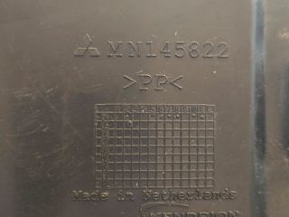 bontott MITSUBISHI COLT Jobb első Első Dobbetét (Kerékjárati, Műanyag)