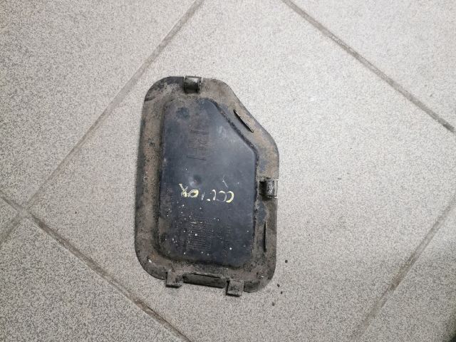 bontott MITSUBISHI COLT Jobb első Első Dobbetét (Kerékjárati, Műanyag)