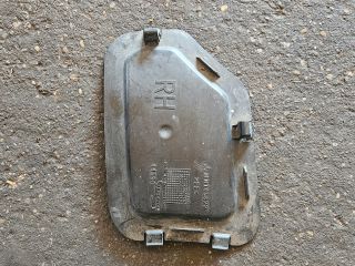 bontott MITSUBISHI COLT Jobb első Első Dobbetét (Kerékjárati, Műanyag)