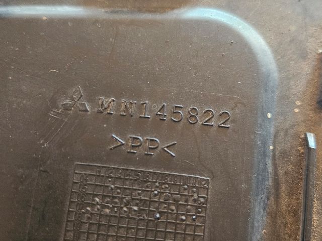 bontott MITSUBISHI COLT Jobb első Első Dobbetét (Kerékjárati, Műanyag)