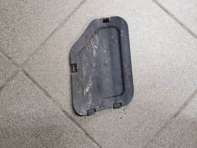 bontott MITSUBISHI COLT Jobb első Első Dobbetét (Kerékjárati, Műanyag)