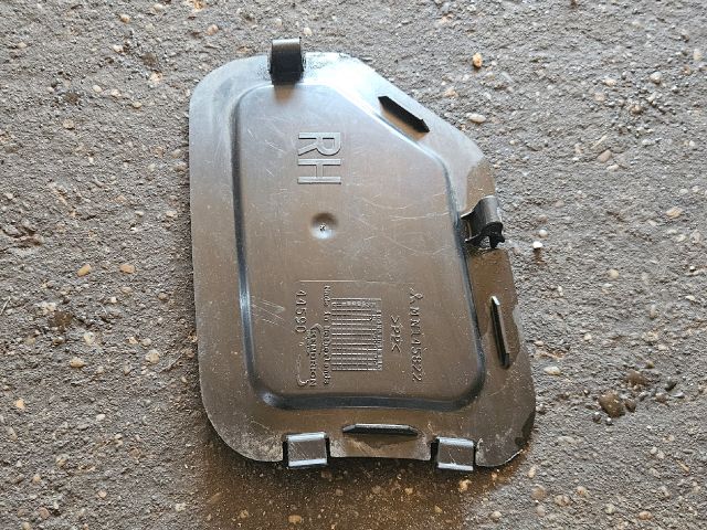 bontott MITSUBISHI COLT Jobb első Első Dobbetét (Kerékjárati, Műanyag)