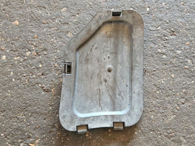 bontott MITSUBISHI COLT Jobb első Első Dobbetét (Kerékjárati, Műanyag)