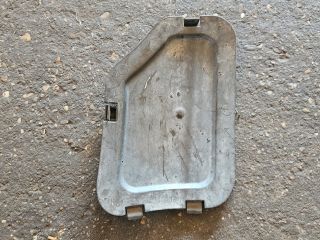 bontott MITSUBISHI COLT Jobb első Első Dobbetét (Kerékjárati, Műanyag)