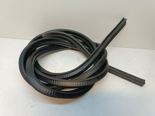 bontott MITSUBISHI COLT Jobb első Gumikéder