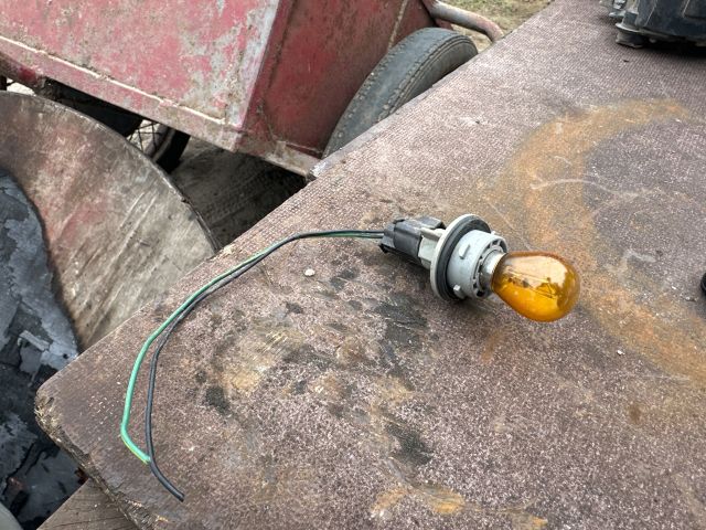 bontott MITSUBISHI COLT Jobb első Irányjelző Foglalat