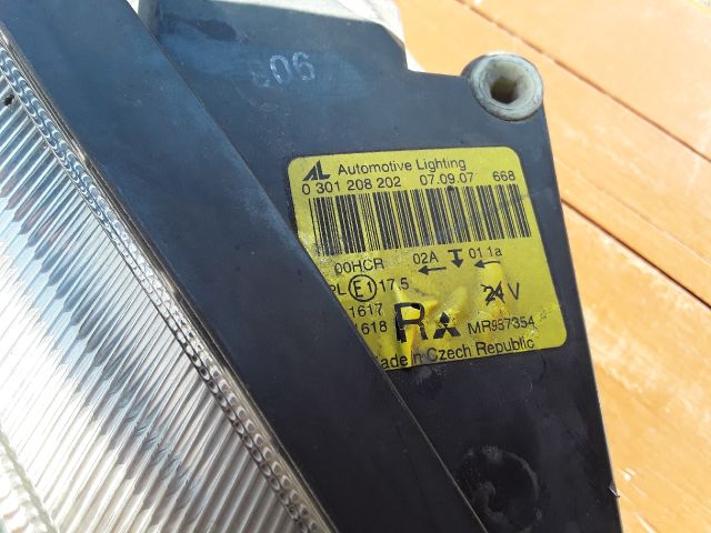 bontott MITSUBISHI COLT Jobb első Lámpabúra