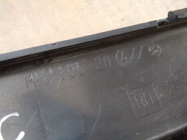 bontott MITSUBISHI COLT Jobb első Lökhárító Díszléc