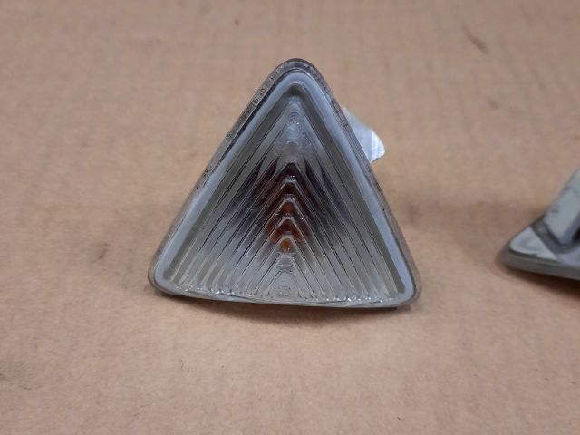 bontott MITSUBISHI COLT Jobb első Sárvédő Irányjelző