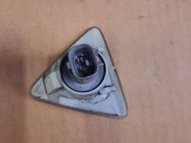 bontott MITSUBISHI COLT Jobb első Sárvédő Irányjelző