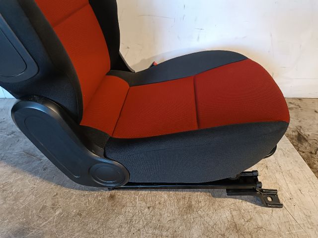 bontott MITSUBISHI COLT Jobb első Ülés