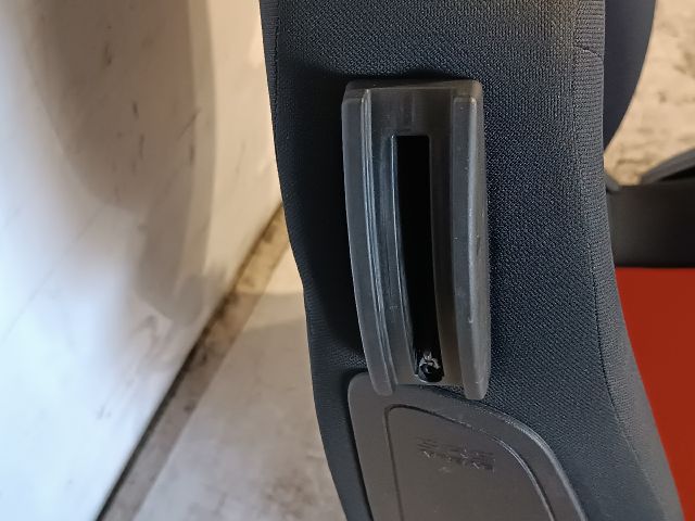 bontott MITSUBISHI COLT Jobb első Ülés