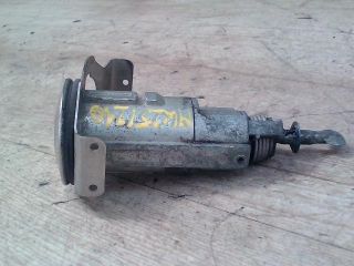 bontott MITSUBISHI COLT Jobb első Zárbetét