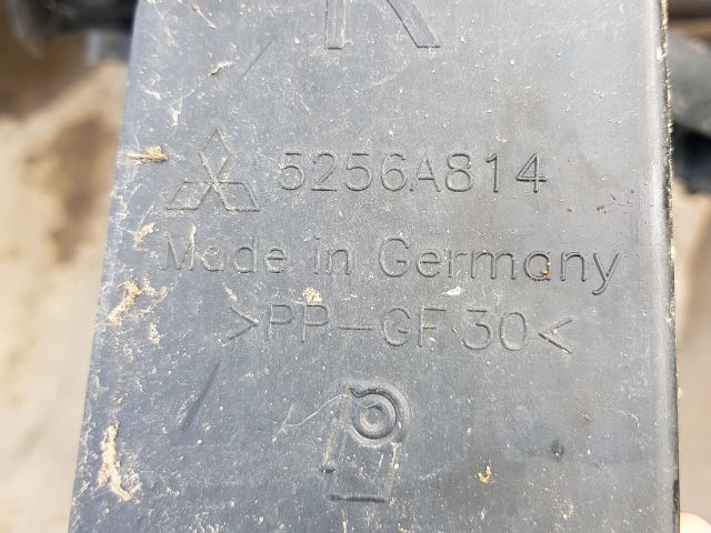 bontott MITSUBISHI COLT Jobb Fényszóró Lámpakeret